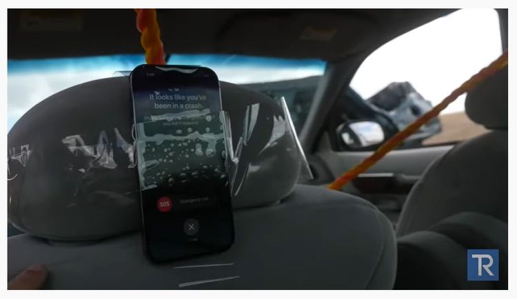 國外實測iPhone 14車禍偵測。翻攝YouTube頻道「TechRax」