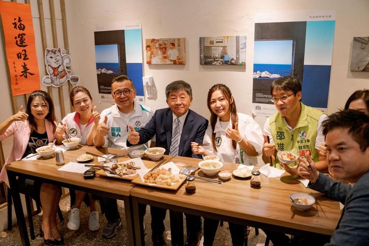 吳沛憶說下次願意幫大家拍照。翻攝吳沛憶臉書
