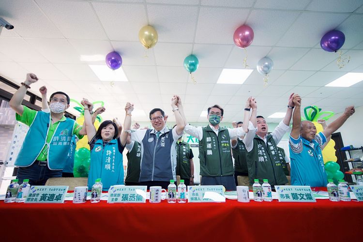 民進黨桃園市長候選人鄭運鵬今天（2日）與桃園市議員許清順成立聯合後援會。鄭運鵬競辦提供