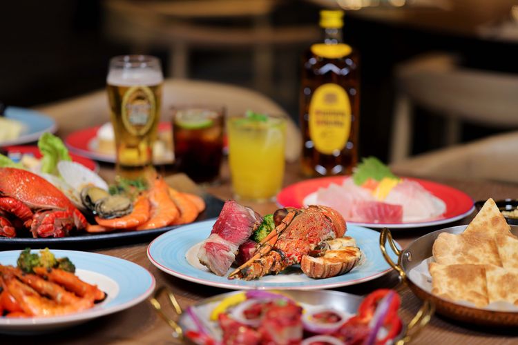 高雄萬豪中秋連假加碼生蠔鮑魚吃到飽，午餐每人NT1180+10%。萬豪提供