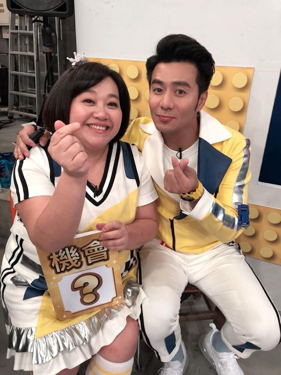 郭彥均(右)和鍾欣凌搭檔主持9年，培養好交情。翻攝自郭彥均臉書