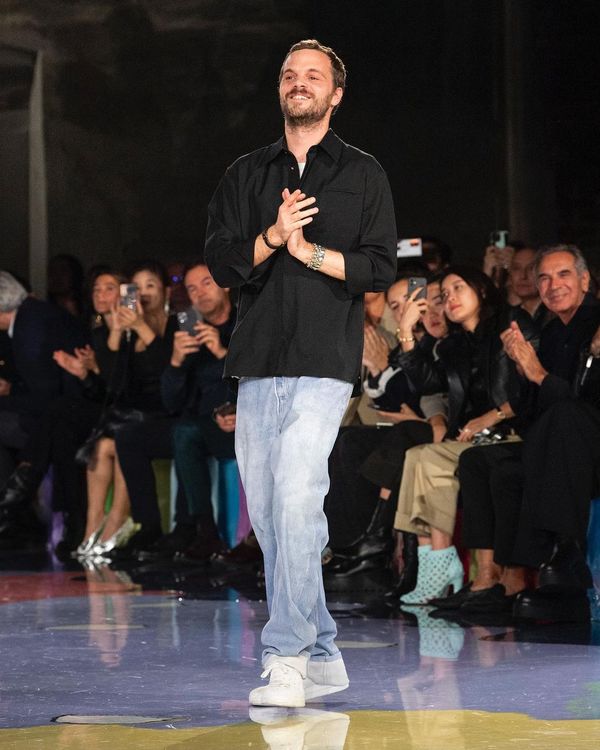 BOTTEGA VENETA現任創意總監Matthieu Blazy為大秀謝幕。翻攝milanfashionweek IG