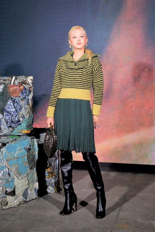 韓團（G）I-DLE中國籍成員宋雨琦，日前在首爾出席品牌活動時，也拎上本季主打的Sardine手袋。品牌提供