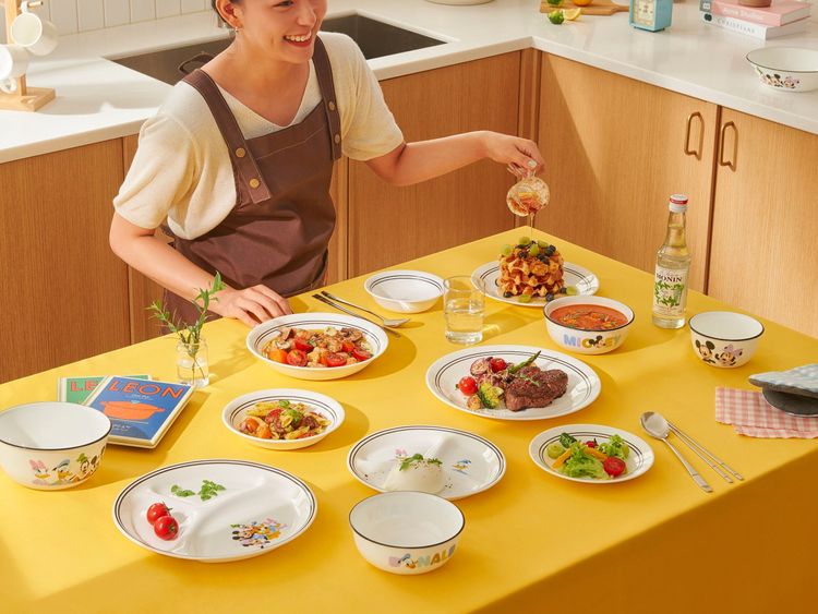 CORELLE系列的迪士尼餐盤主要目標為卡通人物商品資深粉迷的女性。業者提供