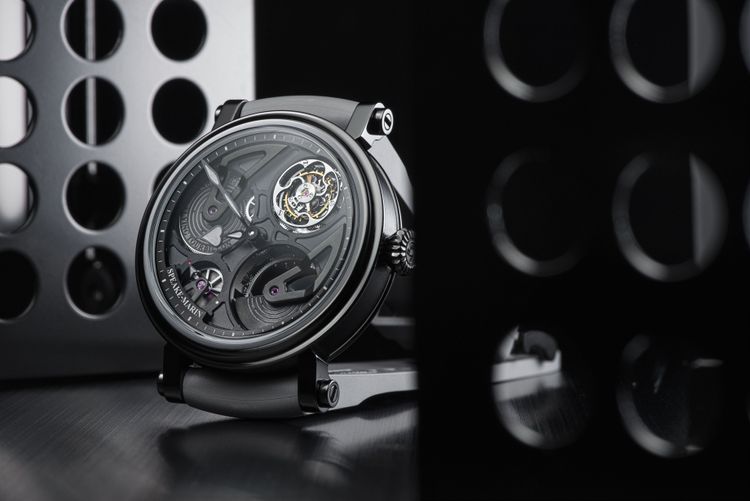Openworked Tourbillon鍍黑色PVD鈦金屬飛行陀飛輪腕錶充滿個性與自我態度宣言。品牌提供