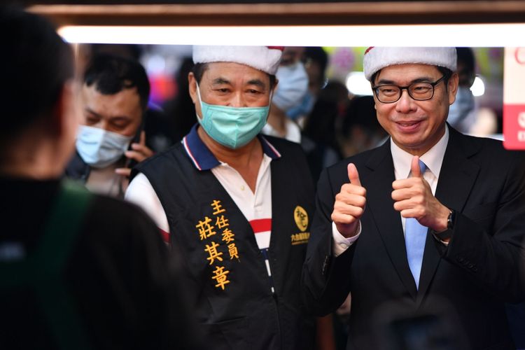 陳其邁上任後大力推動傳統市場環境及攤商修繕，讓商家有感。翻攝畫面