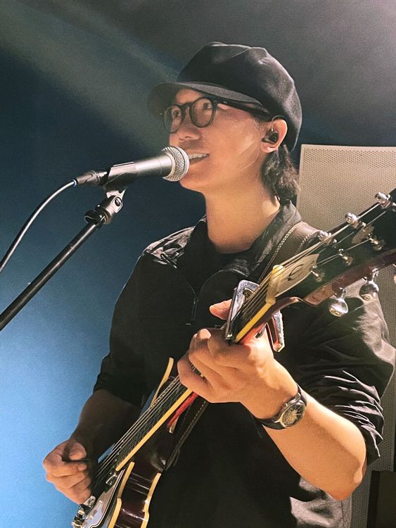 謝震廷密集排練期，卻直到整個左手痠麻到無知覺時才緊急求醫。寬宏藝術X種子音樂提供