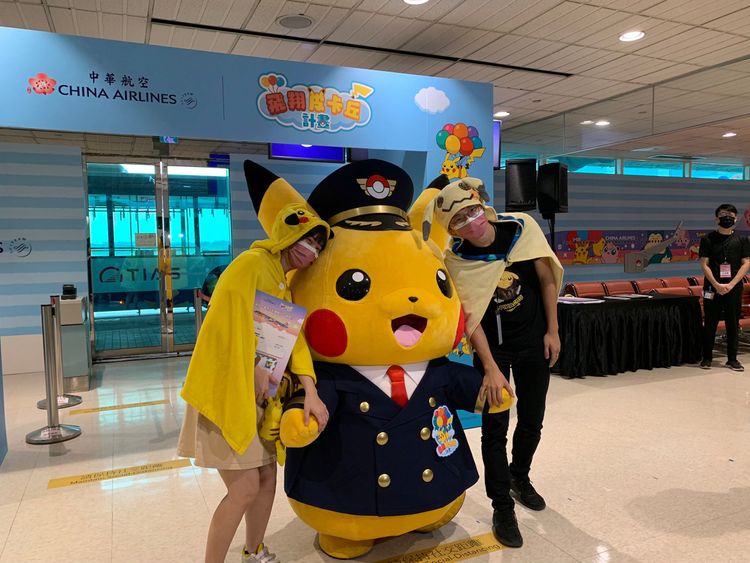 今天許多粉絲前來搶搭寶可夢彩繪機。胡順惠攝