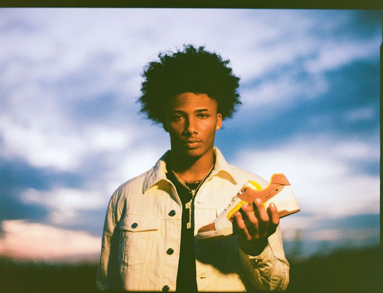 PUMA為宣傳Slipstream by MCM聯名鞋，找來被譽為「天才高中生」，有望成為2023年NBA選秀熱門人選的威廉斯拍攝形象照，盼強化品牌在新世代心中的記憶點。品牌提供