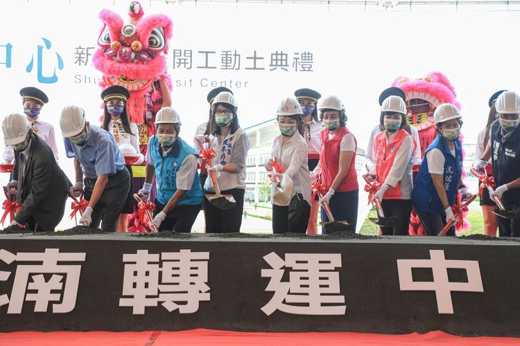 台中市長盧秀燕今出席水湳轉運中心啟用典禮。曾雪蒨攝