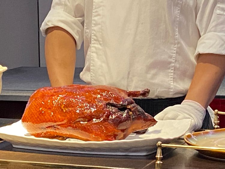 蟬連兩年最美飯店嘉義新悅花園酒店的招牌櫻桃烤鴨。林巧雁攝