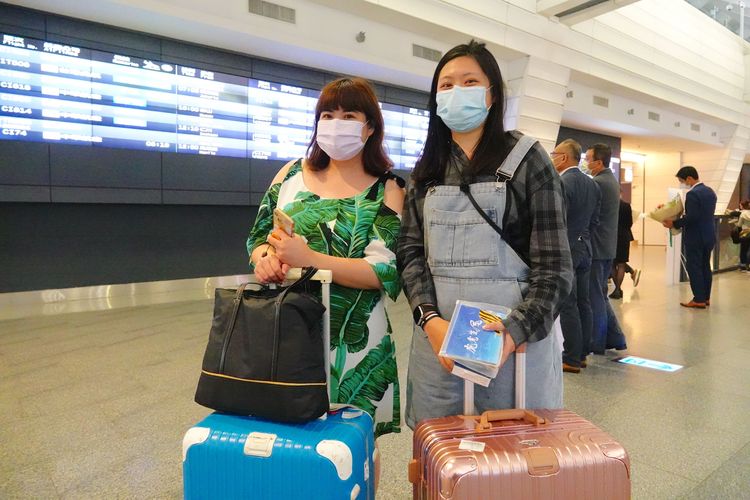 首班返國旅客2位吳小姐。施昂強攝