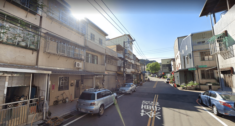 茶專路20坪左右的透天3房，總價900萬元就有機會入手正對大買路的物件，因價格相較新莊、迴龍一帶親民，一旦釋出通常很快就能成交。翻攝Google map