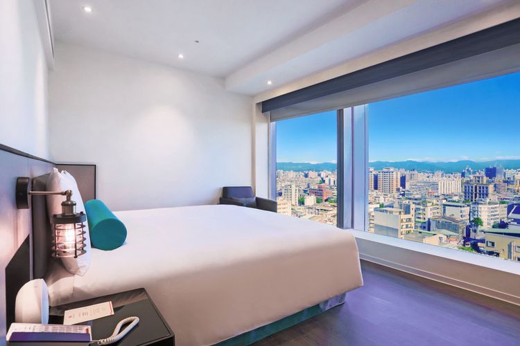 「穿越時空之旅」住房專案每晚2899元，週六加價500元，周一至周四再享限量升等至豪華客房。台北凱達提供