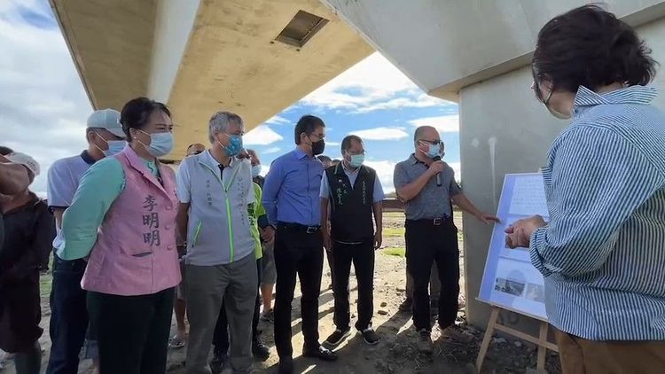  立委劉建國、蘇治芬會同水利署副署長林國華會勘雲林土庫瓦窯里農水路工程。魏嘉良攝
