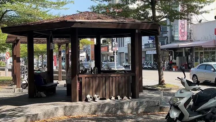 案發現場位於斗六鬧區民生南路上的柚子公園涼亭。魏嘉良攝