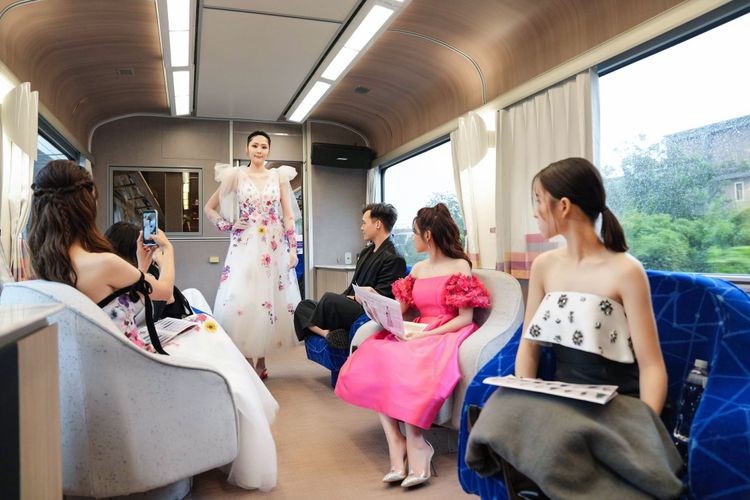JASMINE GALLERIA 2022 Couture Collection訂製禮服系列時尚列車大秀。品牌提供