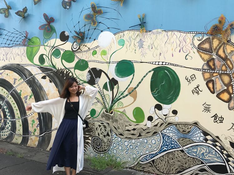 梓官區梓平社區利用廢螺絲製作的藝術牆，成為「尚水」的街景。觀光局提供