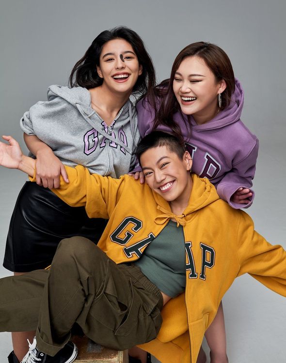 今年秋冬，GAP大玩撞色，以「異YOUNG相吸」主題推出個性化服飾。業者提供