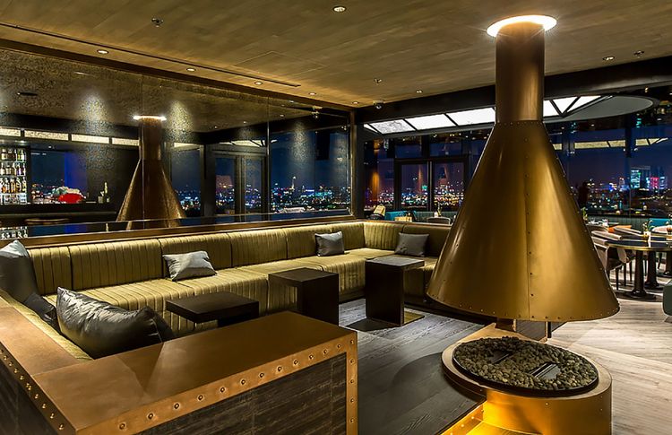 台北萬豪INGE'S Bar & Grill推出周四限定「RAP-POP之夜」凡點用指定麥卡倫酒款或調酒，任選三杯1,000元。業者提供