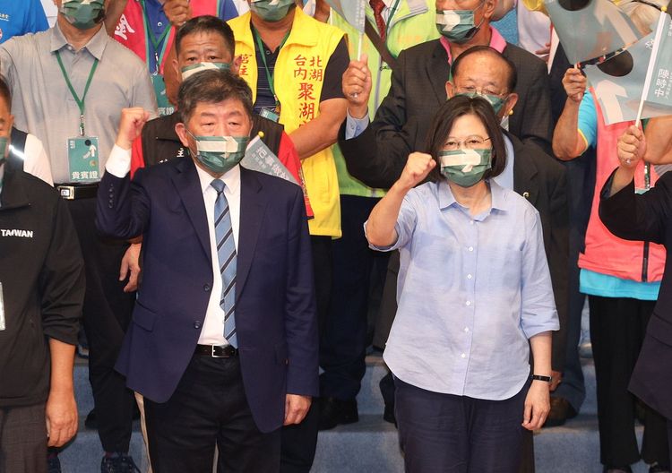 施正鋒形容陳時中（左）是「小英2.0」。資料照，陳明中攝