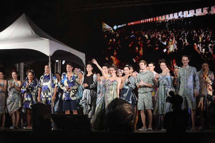 百年古城化身時尚伸展台，令全場驚艷。羅琦文攝