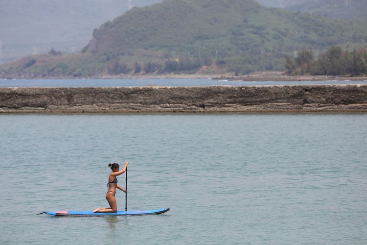 徜徉在山海之間的SUP。羅琦文攝