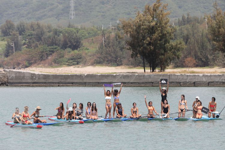 24日、25日在海口港的免費SUP體驗，為30日登場的滿州佳樂水國際衝浪嘉年華暖身。羅琦文攝