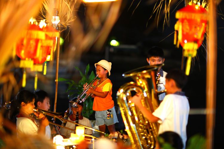 「鬧熱關渡節」將在10/28、29於關渡中港河碼頭登場，推出全台唯一水上市集、光夜市等活動。關渡文化藝術基金會提供