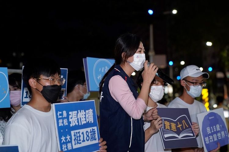 張惟晴呼籲家長，相信自己的小孩、相信他們的選擇，一起為十八歲公民權投下同意票。柯辦提供