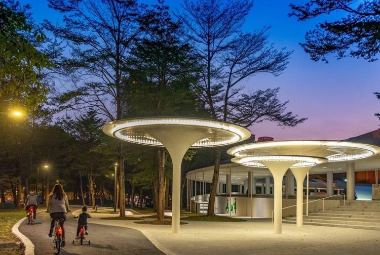 新開通路段車站造型藝術化。 市府提供