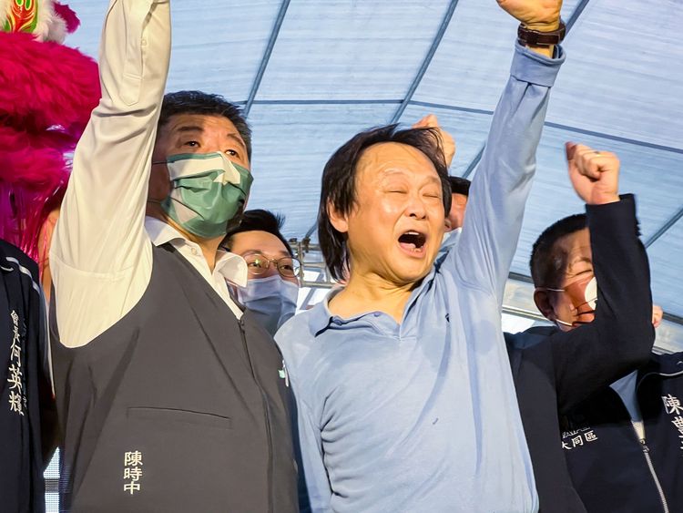 王世堅（中）認為，陳時中已經表達得很清楚。賴昀岫攝