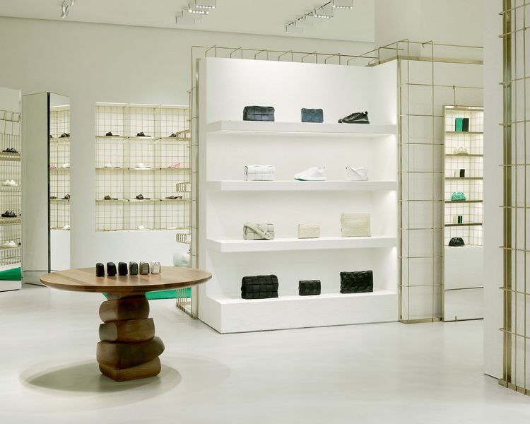 BOTTEGA VENETA高雄漢神巨蛋店內裝，由創意總監Matthieu Blazy親自捉刀。品牌提供