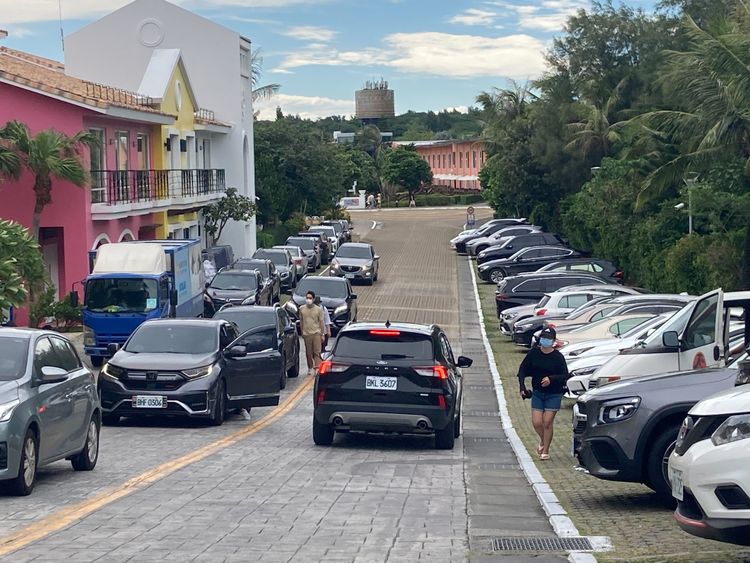 飯店停車場也達到全滿狀態。陳宏銘攝