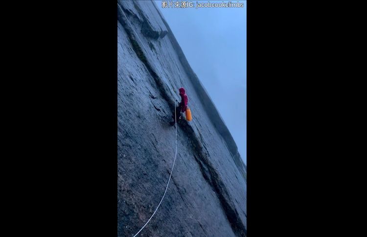 在崖壁上搭帳蓬的刺激體驗。