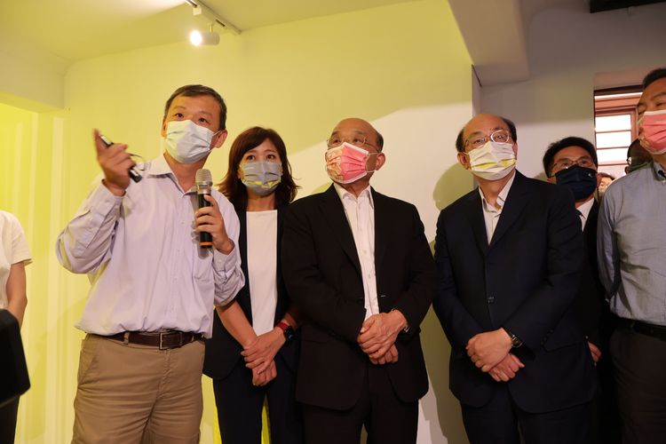沈慧虹今天（2日）下午陪同行政院長蘇貞昌參訪新竹州圖。黃羿馨攝