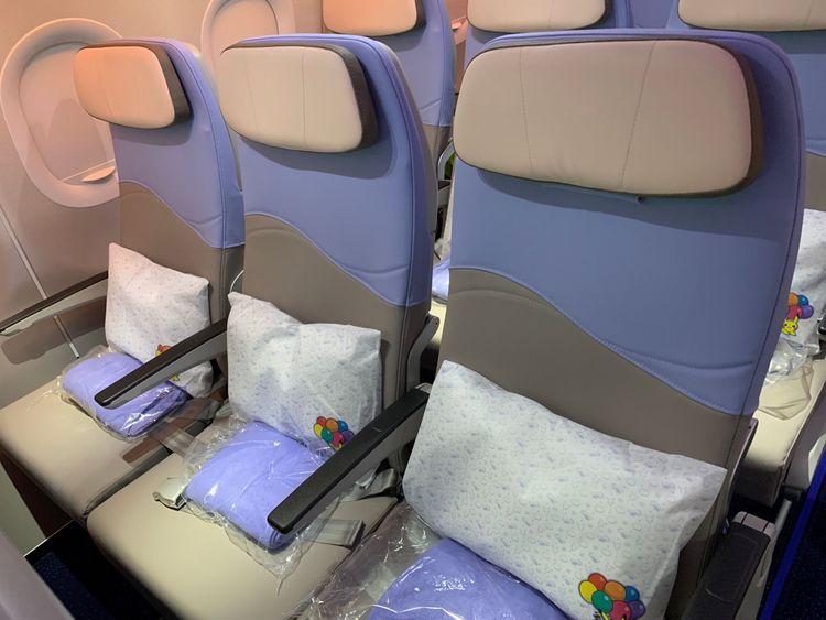 彩繪機座椅相當有科技感。胡順惠攝