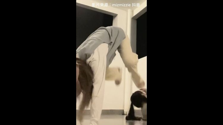 阿！一個Move，就這樣掉下樓去了。