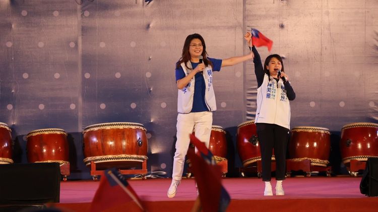 立委鄭麗文讚柯志恩三高：顏值高、學歷高，問政專業度高，是媽媽市長，顧全家人。侯昌騰攝