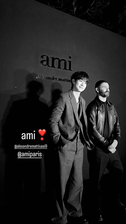 崔宇植（左）與AMI創辦人Alexandre Mattiussi於秀上相見歡。翻攝dntlrdl IG