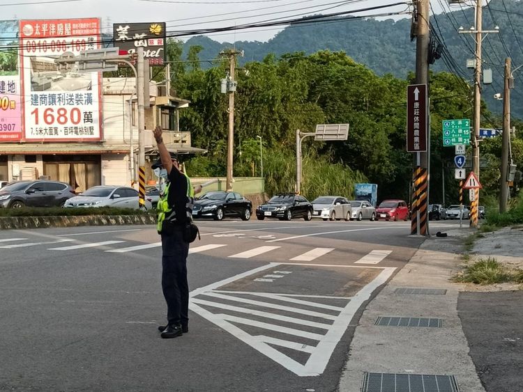 龍潭警方在連假期間增派警力交通疏導。警方提供