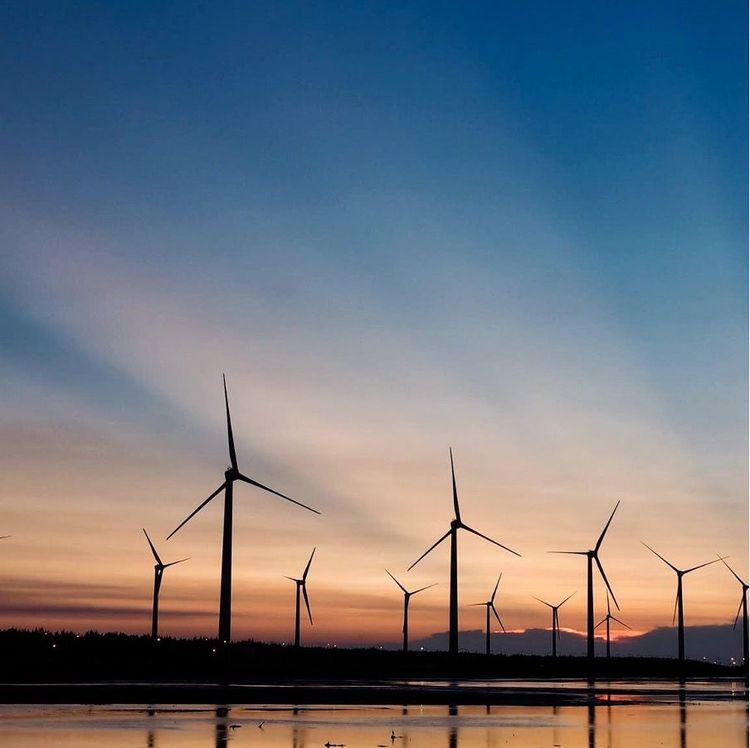 擁有最美夕陽、露友引頸期盼的高美濕地露營場「蟬說：夕陽漫漫」9/26起開放訂位。業者提供