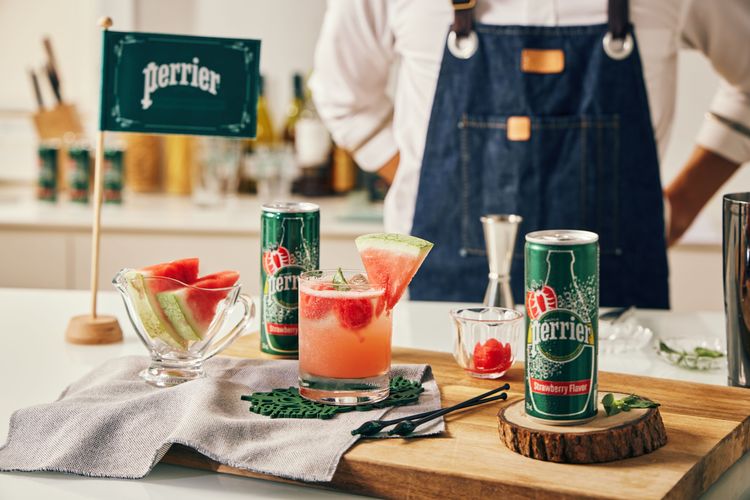 沛綠雅草莓風味氣泡水加上西瓜特製的「莓西夜未眠」，搭配蜂蜜、檸檬汁調味，加上伏特加，清新爽口。業者提供