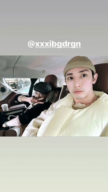 GD（左）此次巴黎之行有好友李洙赫相伴。翻攝leesoohyuk IG