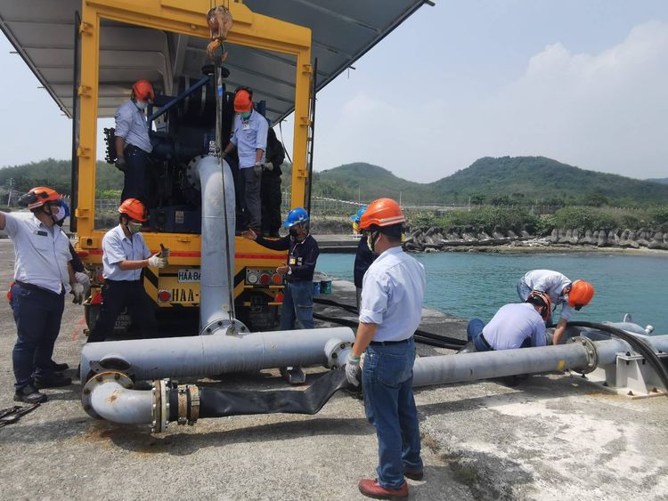 核三廠的移動式海水供給泵首次亮相。核三廠提供