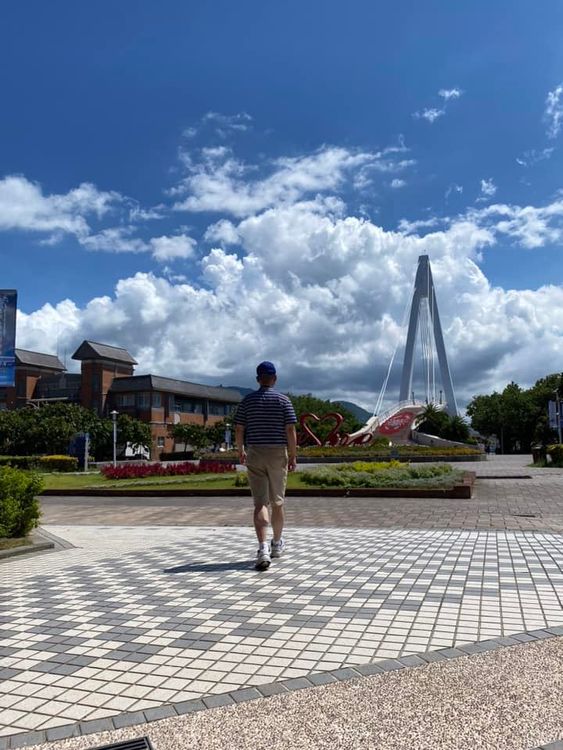 翁達瑞說自己淡水漁人碼頭閒逛。引自翁達瑞臉書