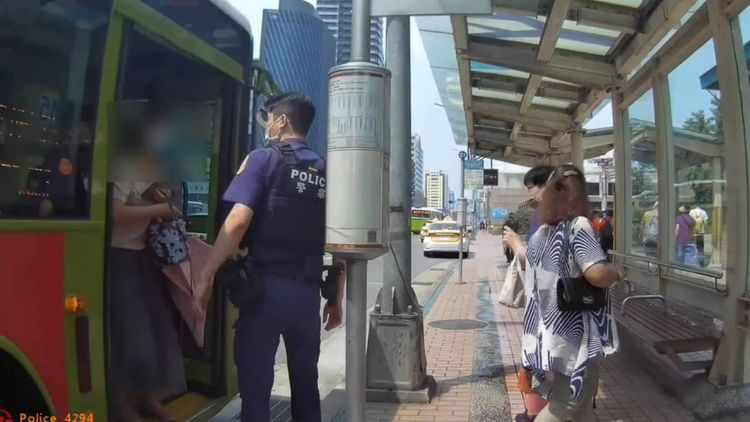 陳婦尋回遺失的皮夾。翻攝畫面