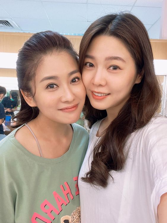 葉家妤（左）和白家綺是親姊妹。翻攝白家綺臉書