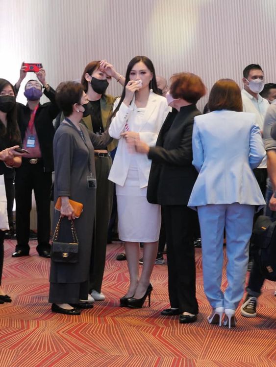 台灣佳麗高曼容委屈落淚。翻攝自臉書/余宛如