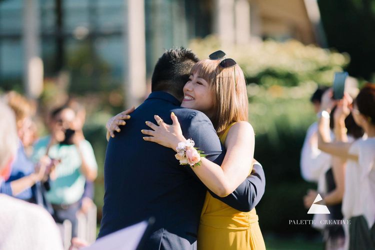 崔麗心髮色漂淺，加上俏麗短髮，看不出來已經59歲。引自崔麗心臉書